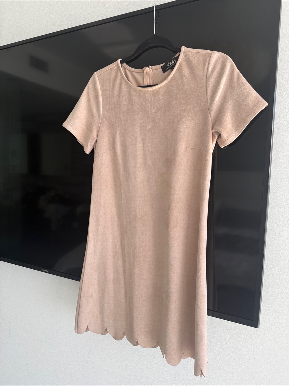 Lulu’s Velvet Scallop-Hem Short Sleeve Dress - Blush